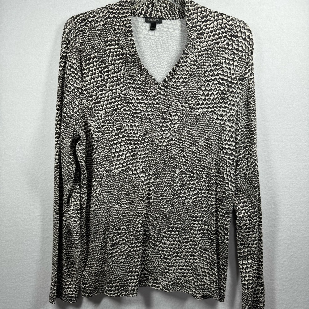 Talbots Women’s Large Black White Animal Print Stretch V-neck‎ Top